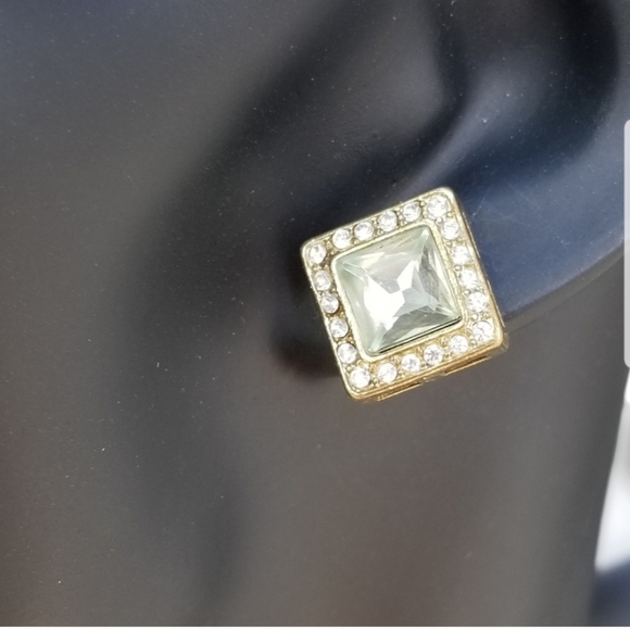 VINTAGE GOLDTONED & GLASS RHINESTONE SQUARE EARRINGS - Picture 1 of 4